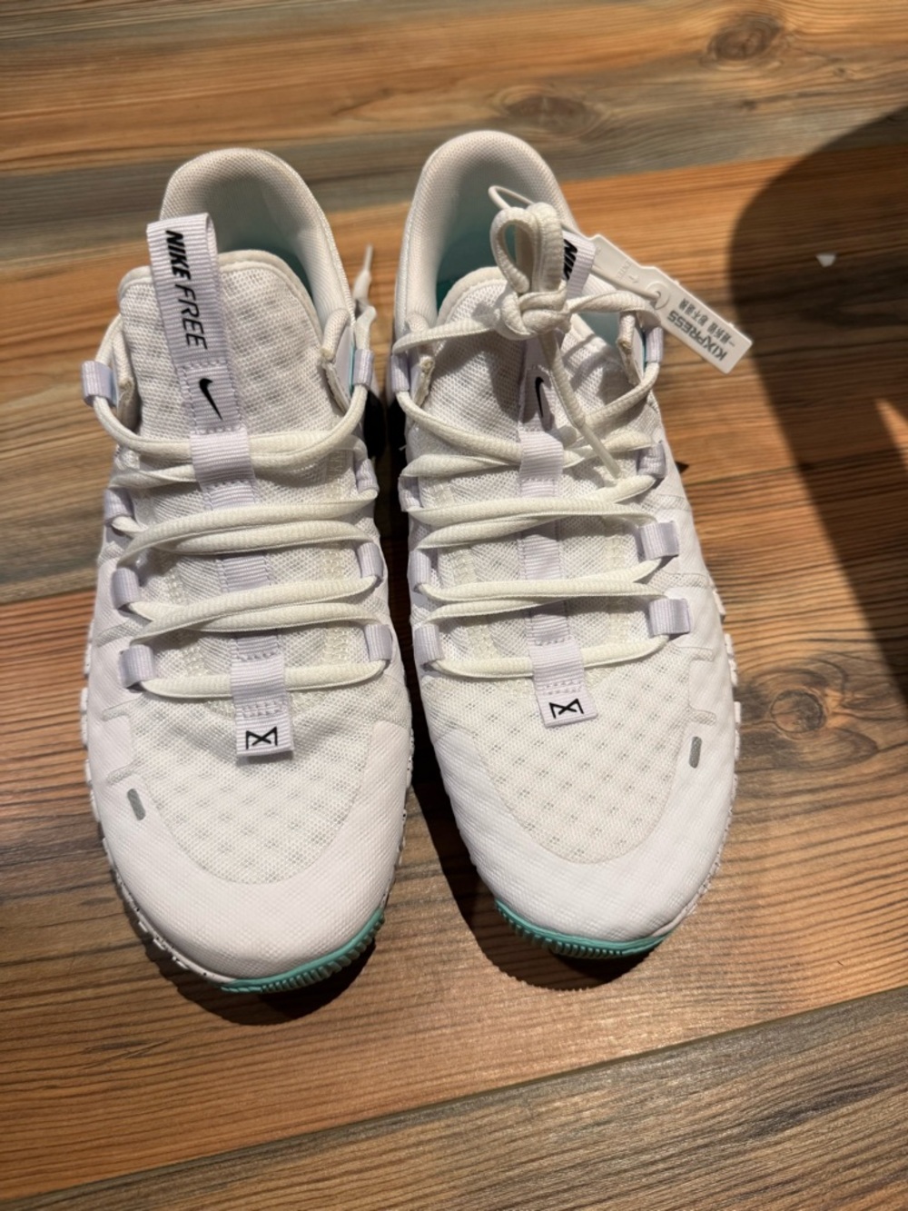 Nike Free Metcon 5 in White Emerald Rise Size 8 Women’s